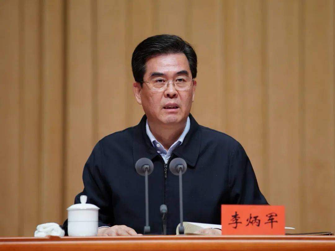 全省推进新型城镇化暨"强省会"工作大会在贵阳召开谌贻琴 李炳军讲话