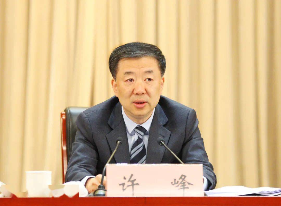 无锡市委常委,江阴市委书记许峰号召全市上下把奋斗装进行囊,对标先进