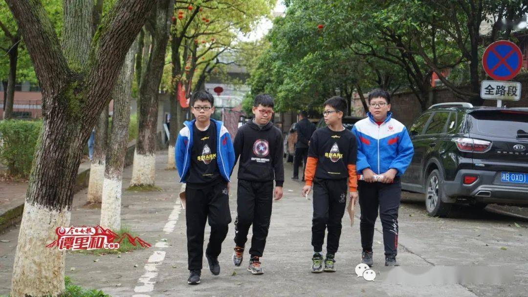 道风景盼孩子们学得好,住得敞亮一点为了陪伴孩子,陈丽玲很少离开茶陵