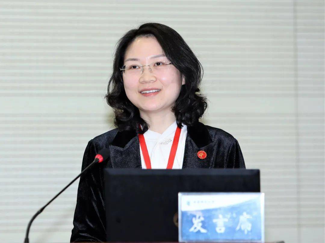 蔡艳艳作《学校财务工作报告》马海涛作题为《落实落细教代会工会职能