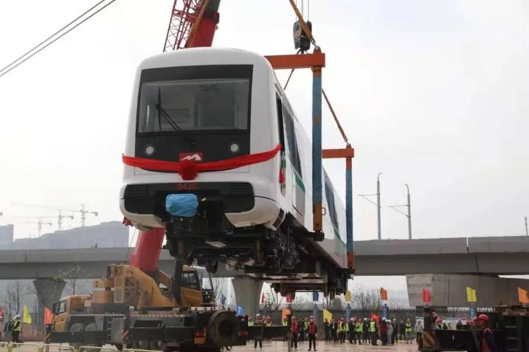 南昌地铁4号线首列车入库望城车辆段