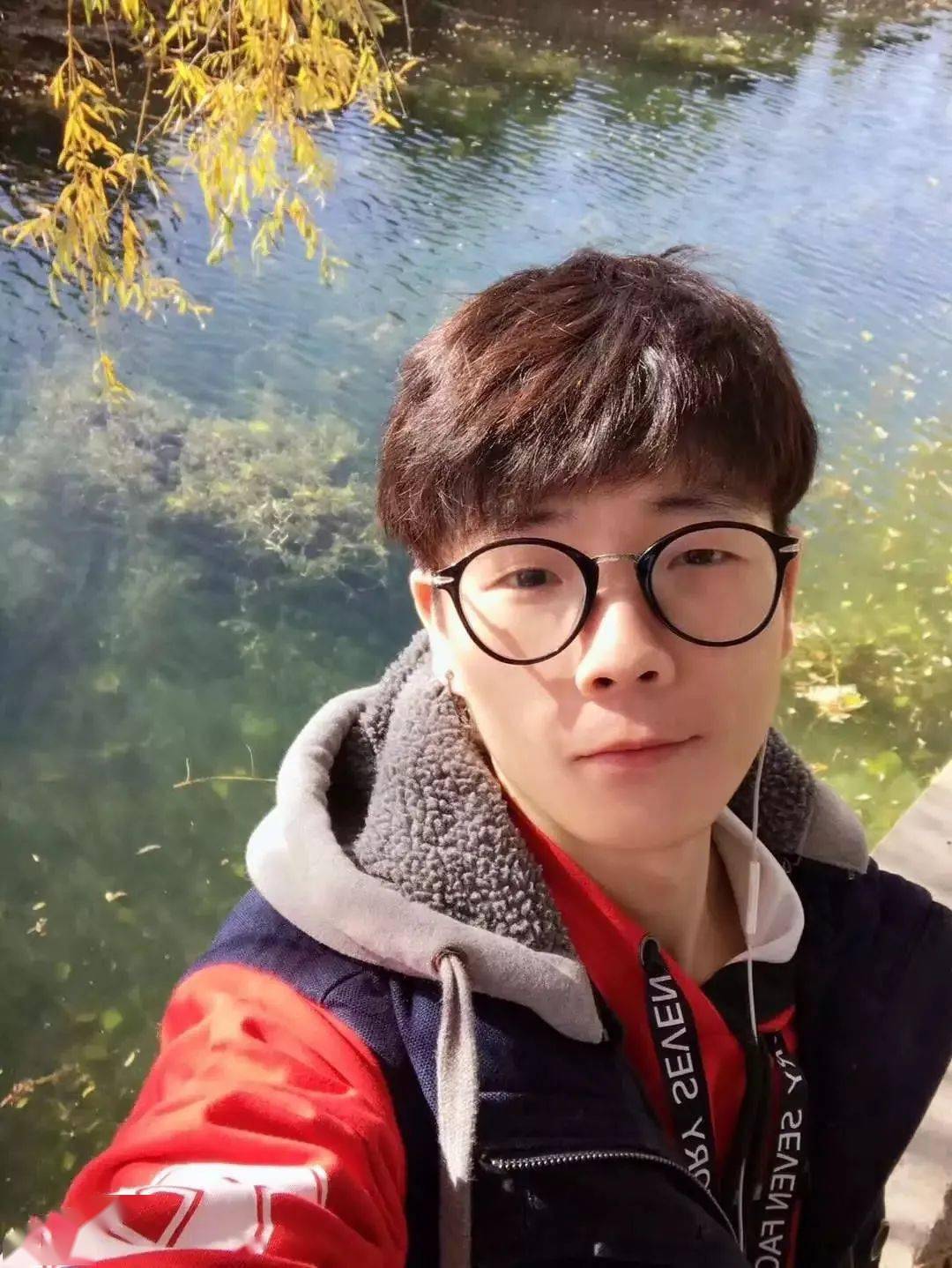 逆天,90后帅哥画遍美女素描,效果太震撼了,完全可以pk美颜相机_陈赞