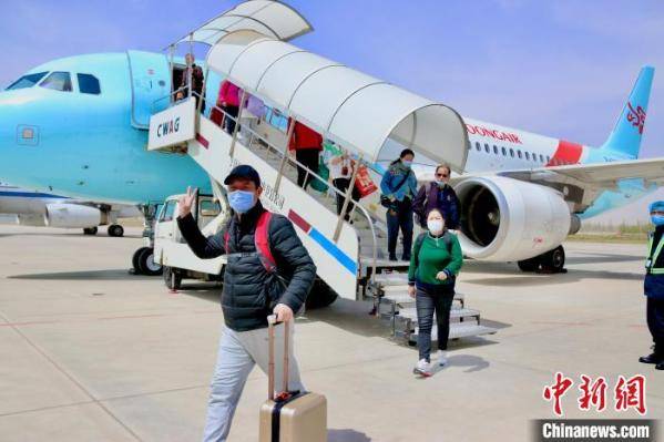 湖北武汉至宁夏中卫旅游包机正式开通