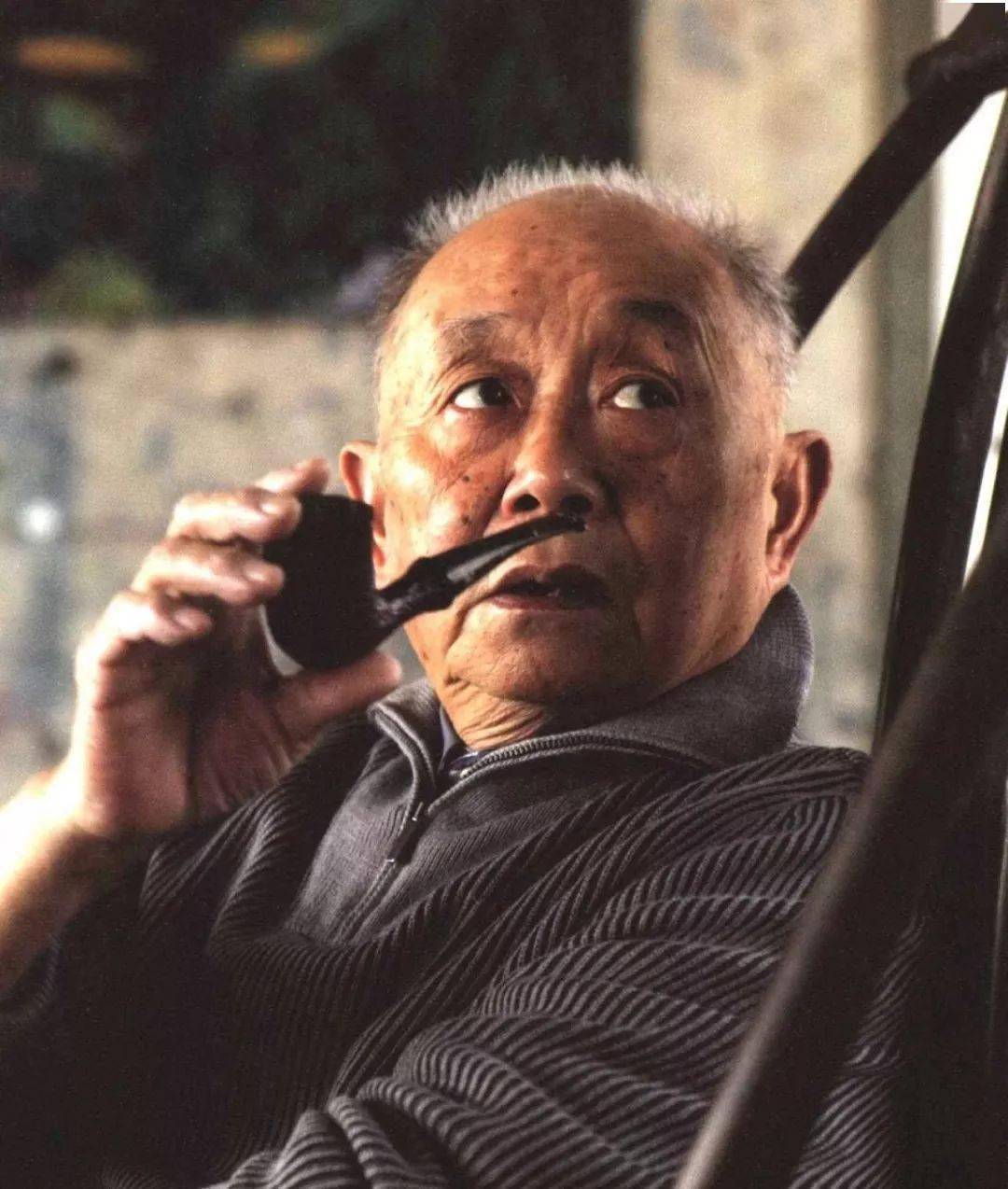 黄永玉:劝我戒烟的朋友都死了