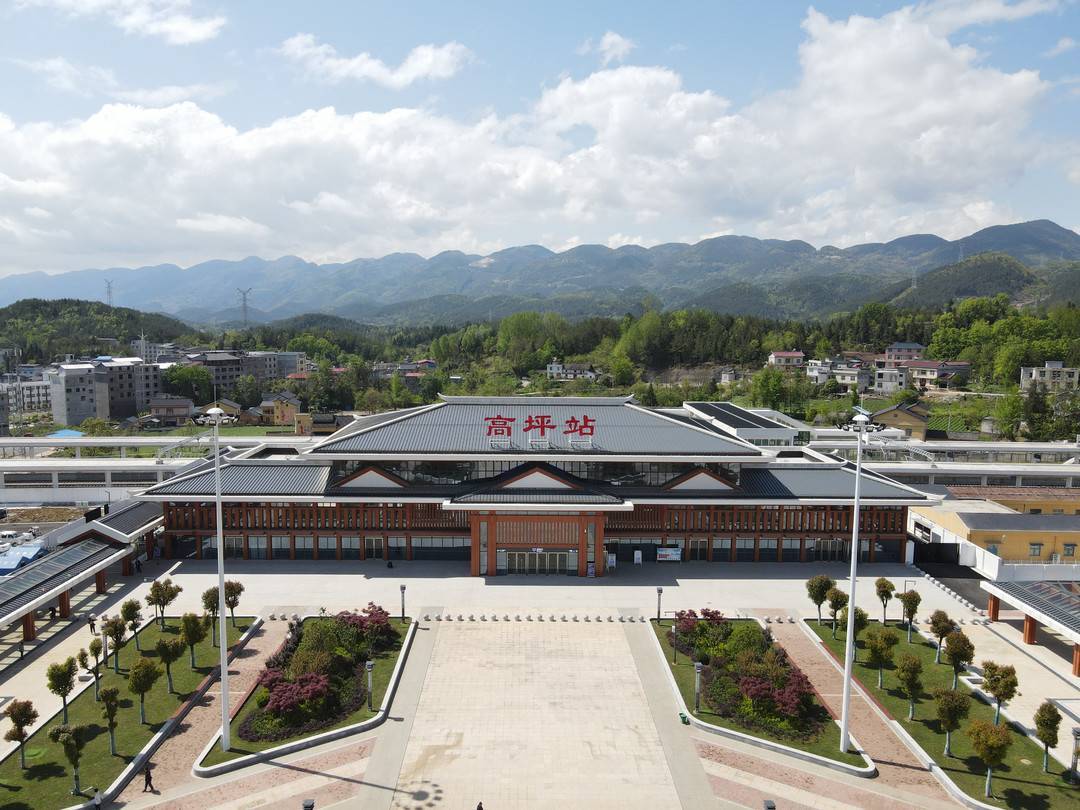 宜万铁路打造"微型火车站" 方便湖北恩施60多万群众出行_高坪