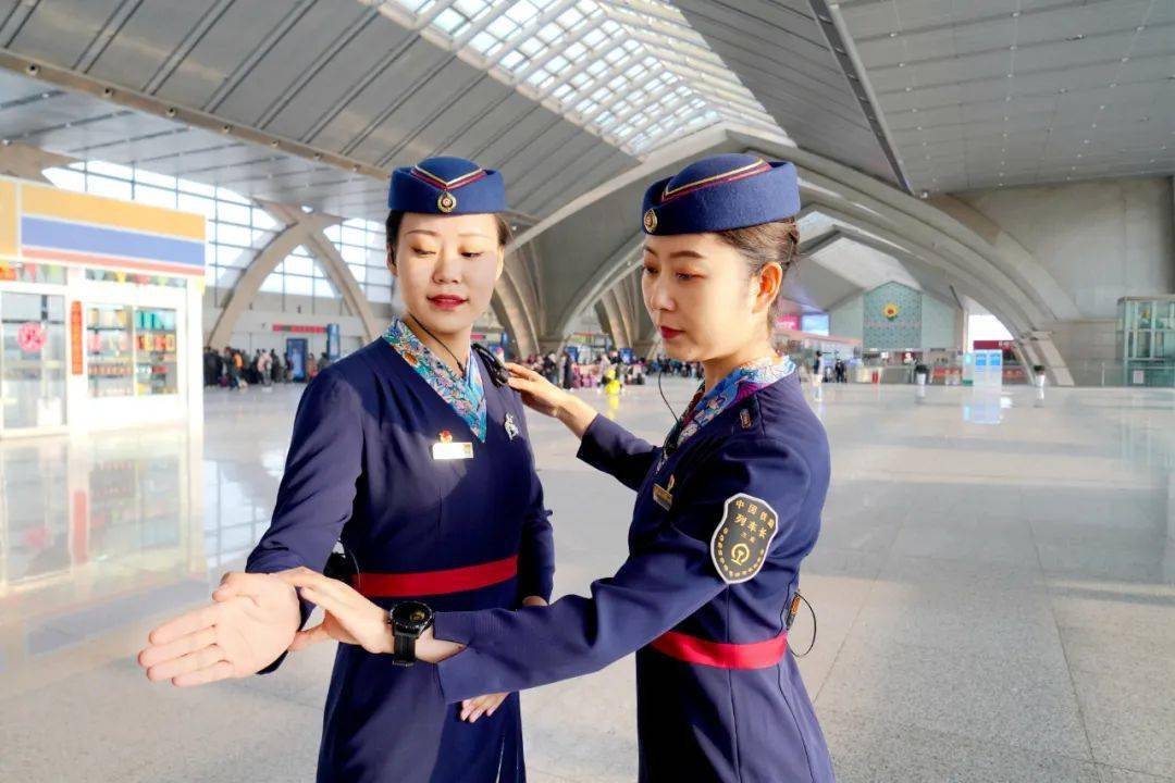 美银西高铁乘务员小姐姐换新装啦