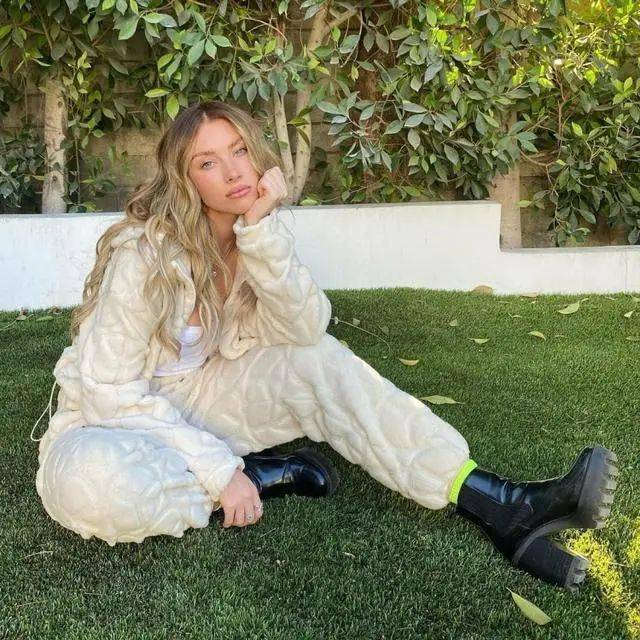 其实想要判断这 olivia davis 是不是西蒙斯的真爱很简单,詹娜这种