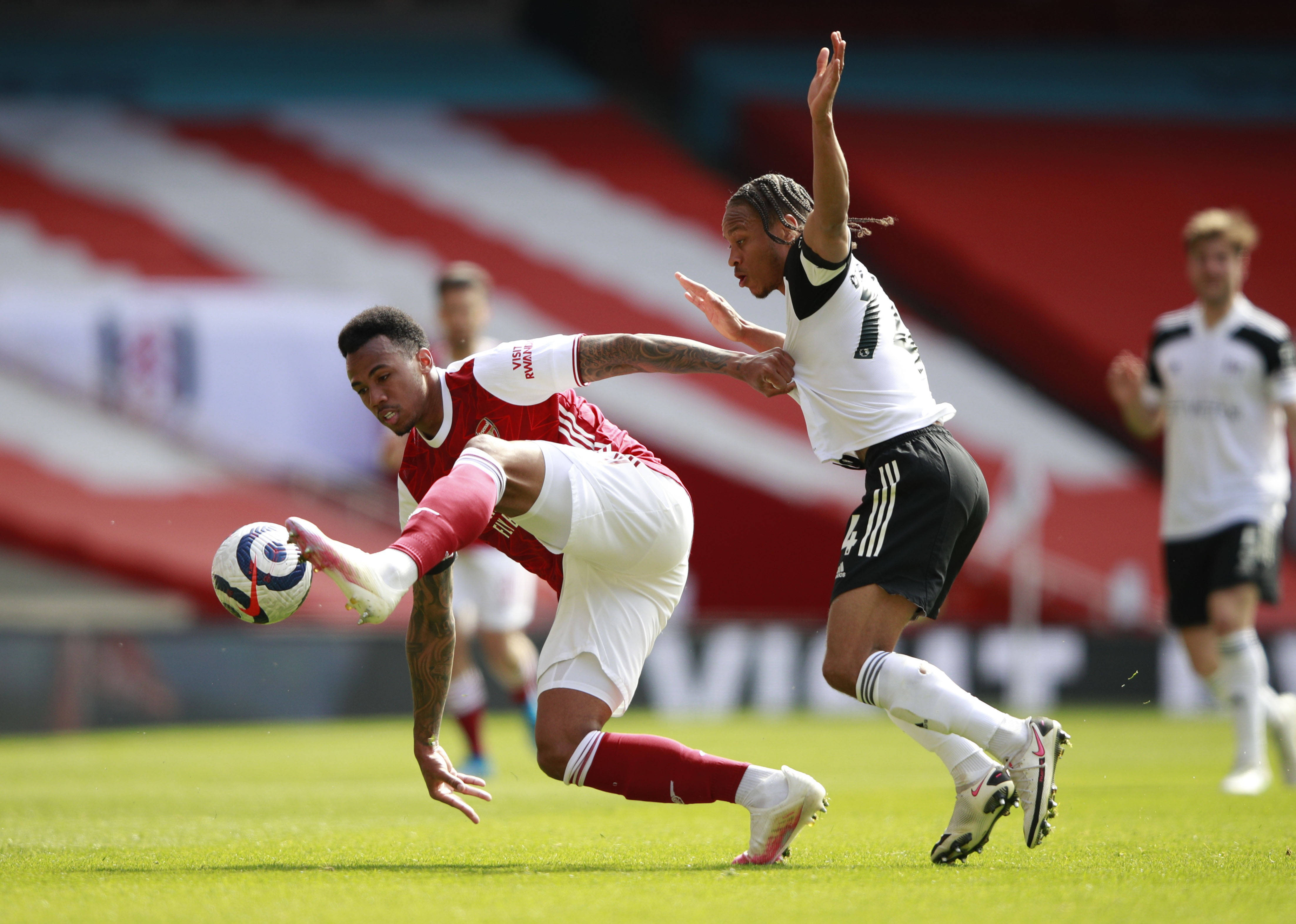 足球英超阿森纳平富勒姆