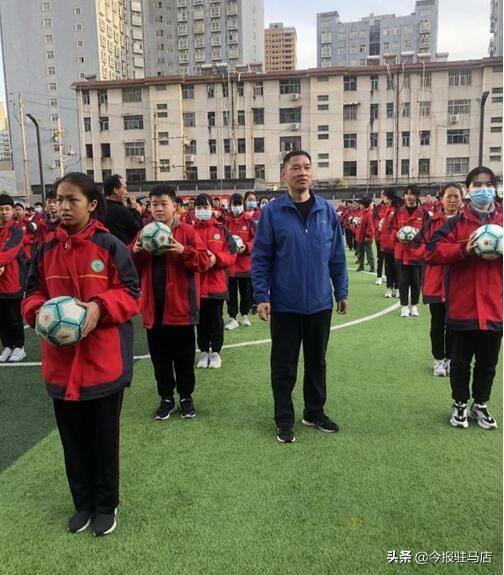最美大课间活动简介 2190466013a84fcfa1b2e99f1651e15a.jpeg