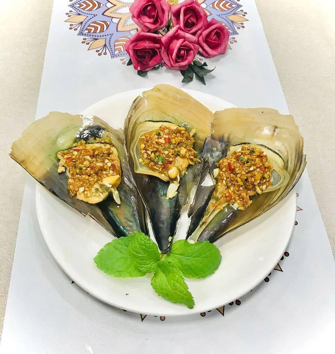 蒜蓉烤带子带子又大肉又厚配上蒜蓉赞赞赞