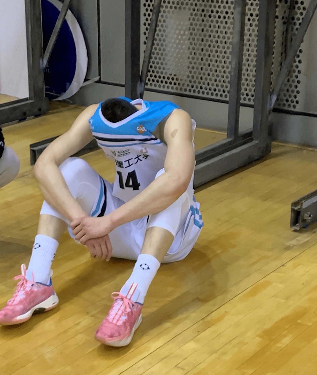 西交击败太理成新王!第一中锋带伤夺mvp,教练喊话赖益烨