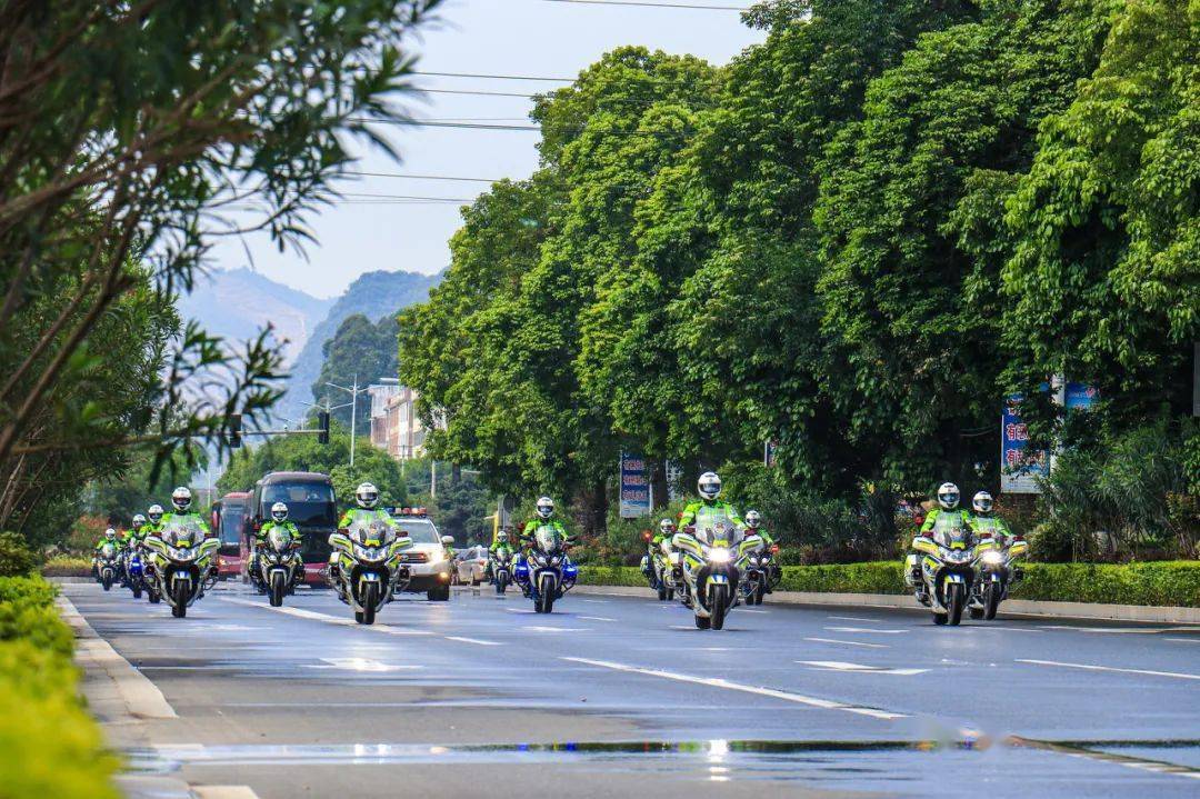 大专可报深圳交警招铁骑啦仅100个名额