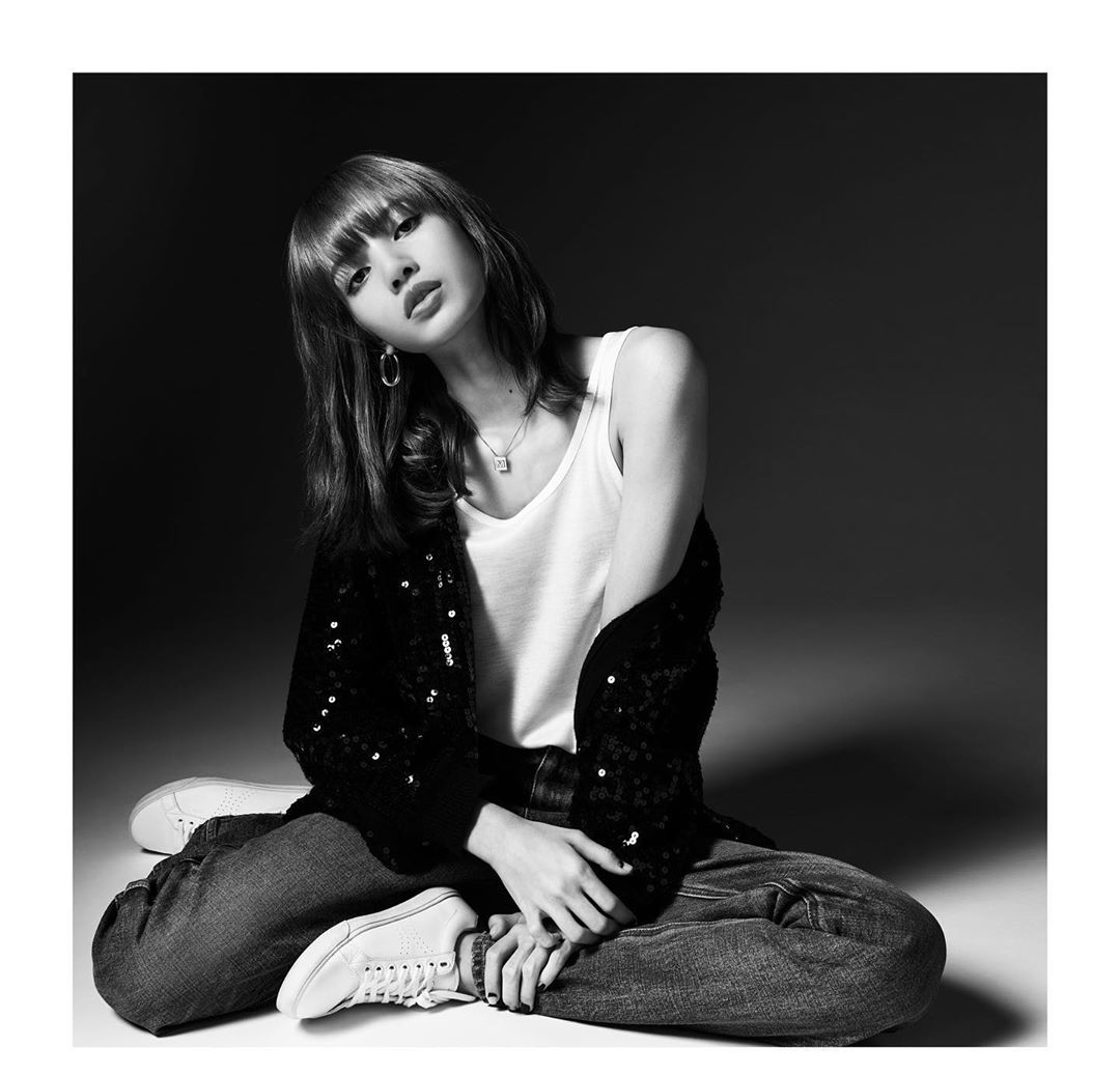 泰国女星Lisa 登上日本版《VOGUE》杂志六月刊_封面
