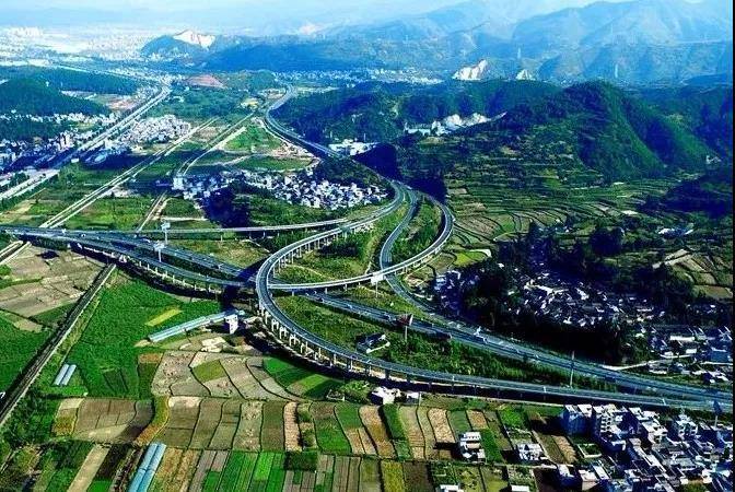 沿着高速看中国|这条高速，送你一路“诗与远方”