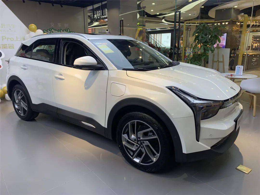 哪吒upro新车上市不到16万元就能买到这款续航600km的个性ev
