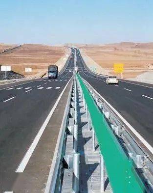 沿着高速看内蒙古走从绿色草原到蔚蓝大海