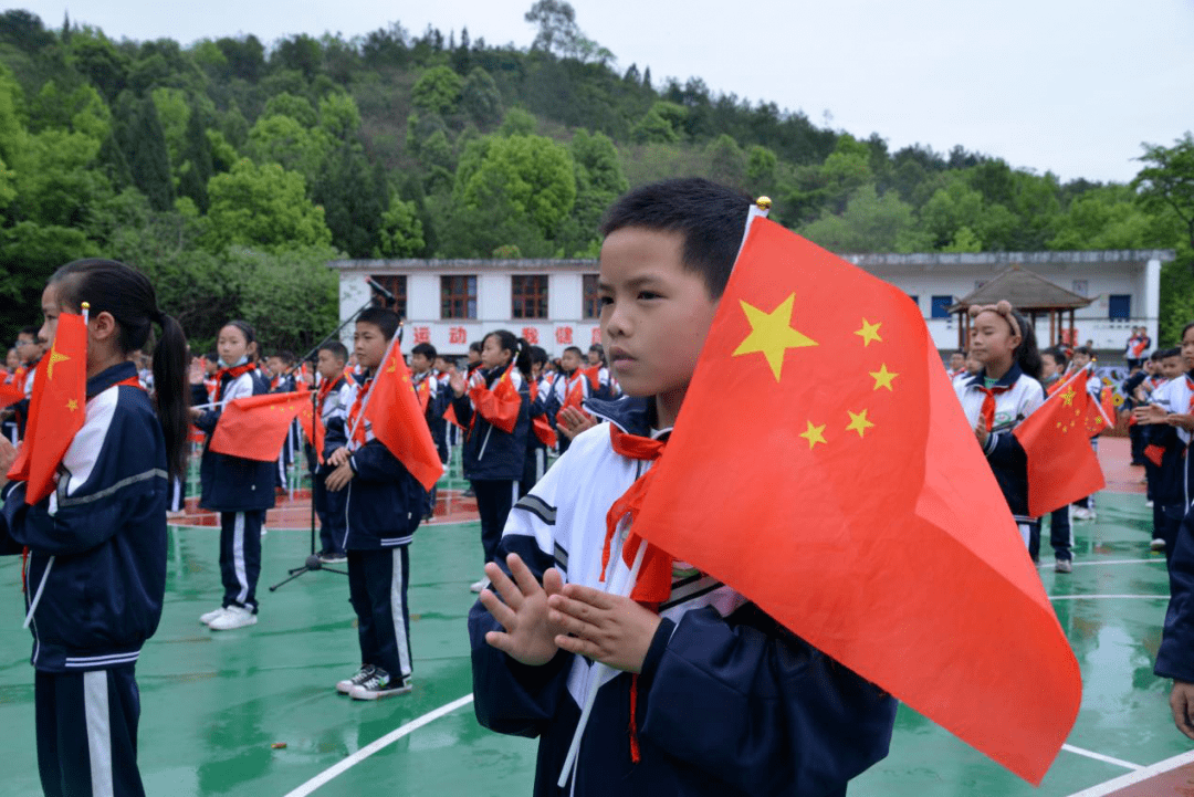 4月21日,党史学习教育百人千场宣讲活动广元专场在利州区建平中学