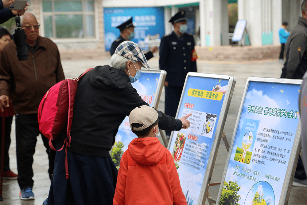 人与自然和谐共生 石景山区积极开展地球日科普宣传活动_社区