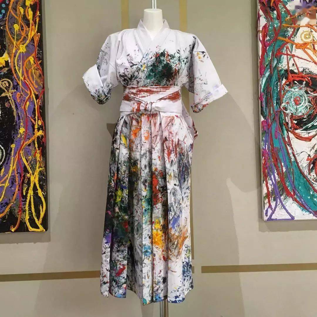 “狂野少女”绘画堪比毕加索,8亿人看她作画,作品震惊整个国际画坛