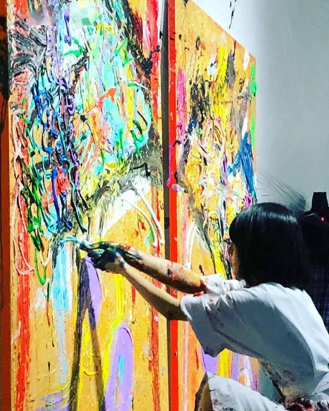 “狂野少女”绘画堪比毕加索,8亿人看她作画,作品震惊整个国际画坛