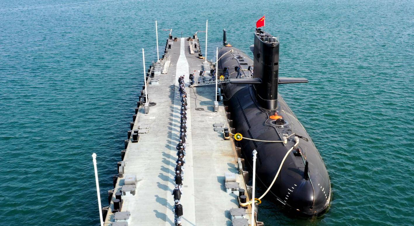 新华社照片,北京,2021年4月23日聚力构建海洋命运共同体海军潜艇艇员