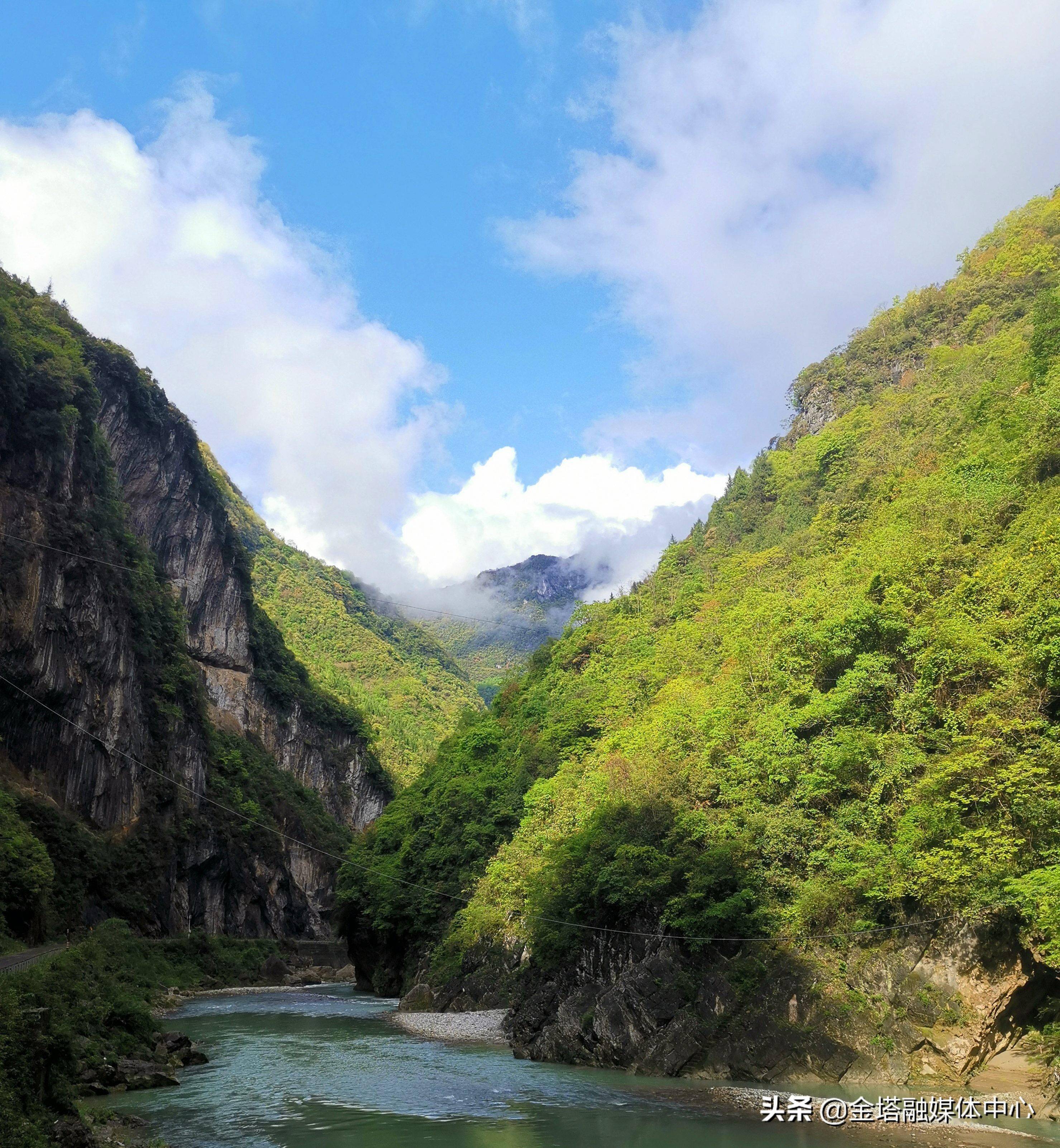 雨后巴山大峡谷梦幻迷人_宣汉