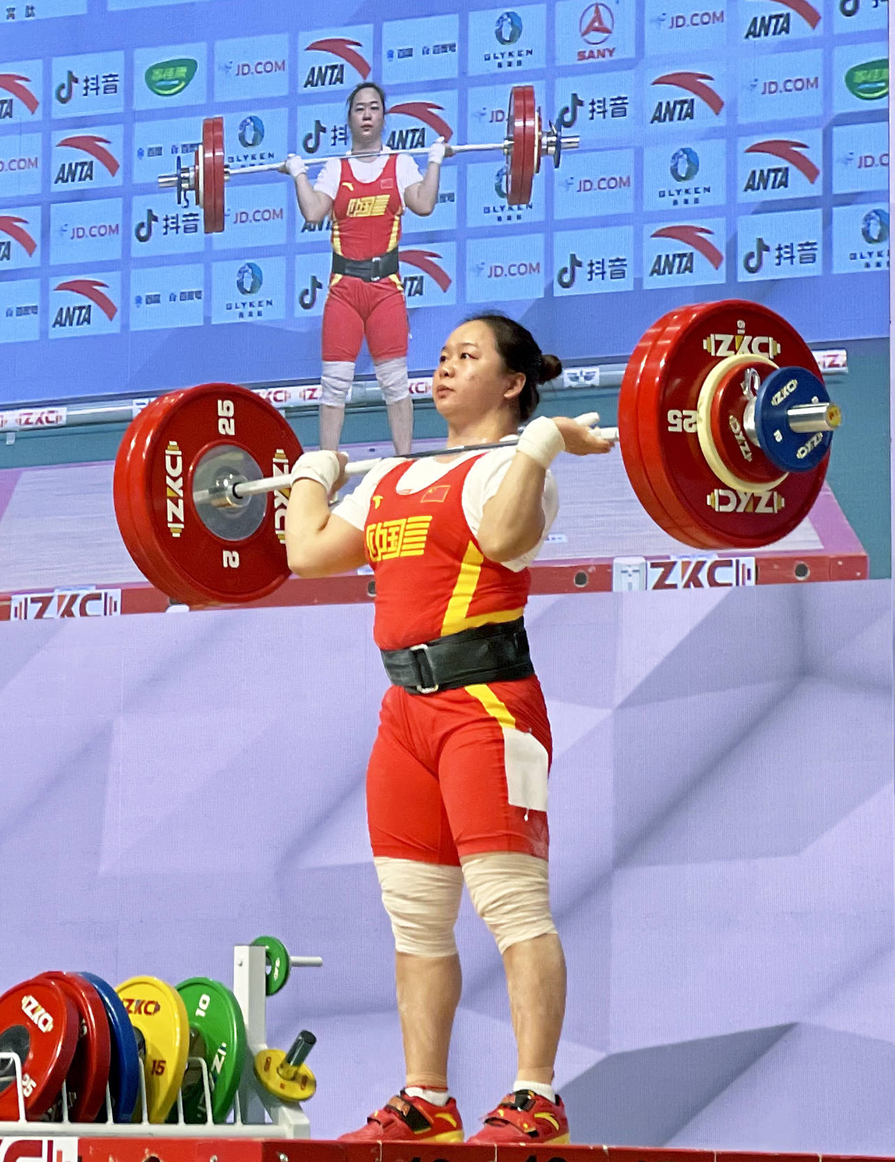 中国举重女冠军照片图片