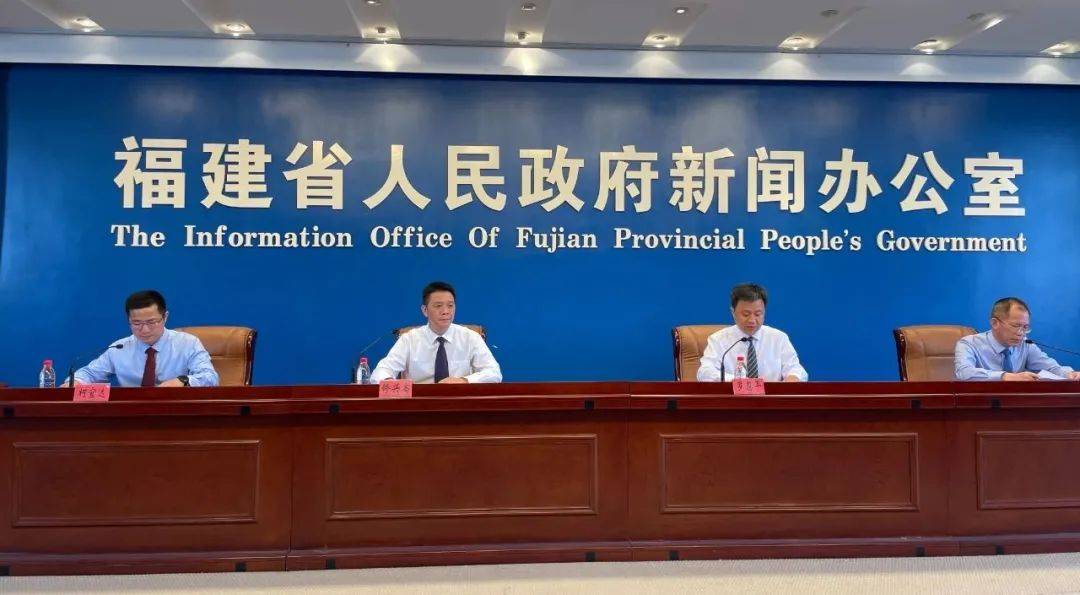 受市委书记林文斌,市长袁超洪委托,副市长罗恩平出席发布会并介绍大会