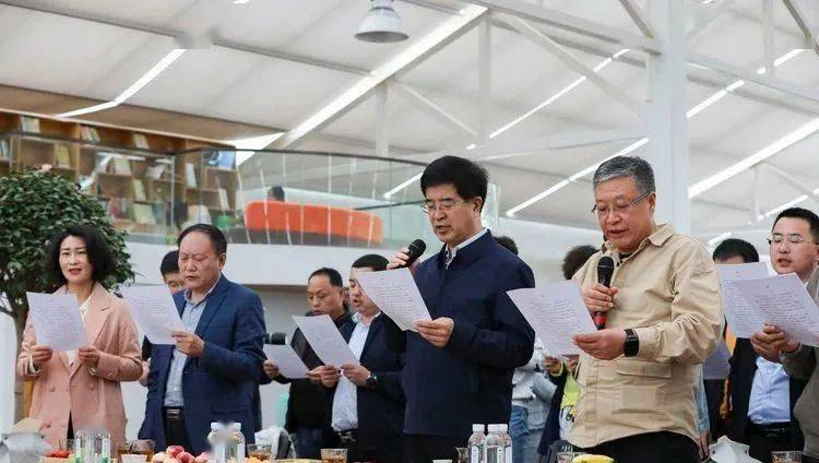 榆阳政协读书会与您相约春天最美读书日