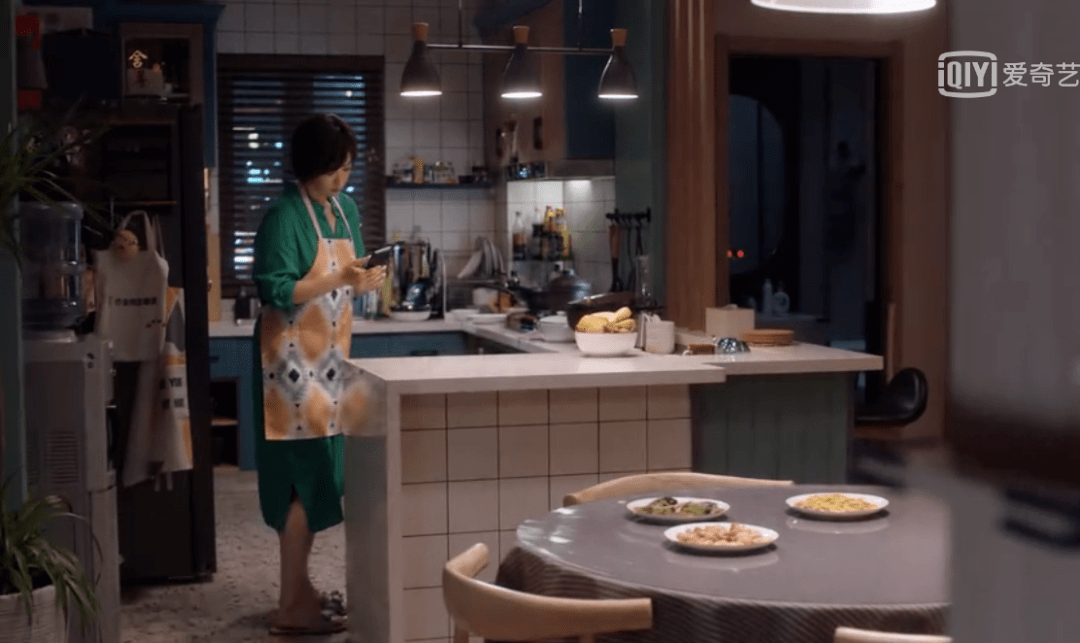 小舍得蒋欣当妈被骂上热搜但我竟被剧中的家吸粉了