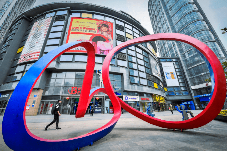 记者了解到,未来石桥铺商圈将进一步完善高端商业与百货商业配套,改变