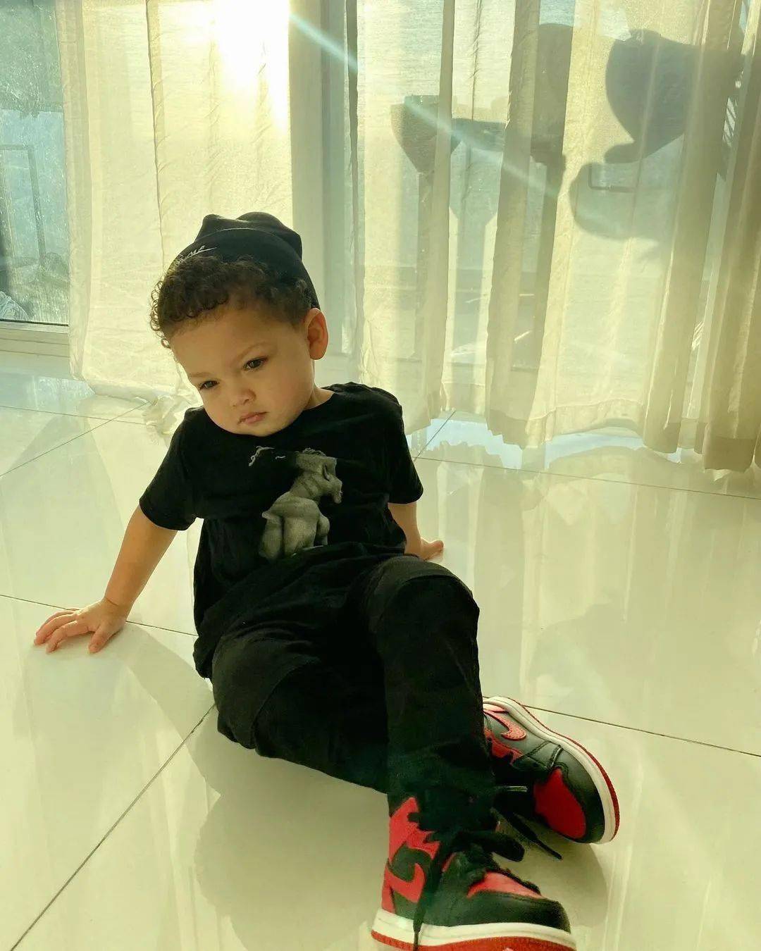 近日,他的女友jenesis sanchez在社群网站晒出与宝贝儿子的合照,可爱