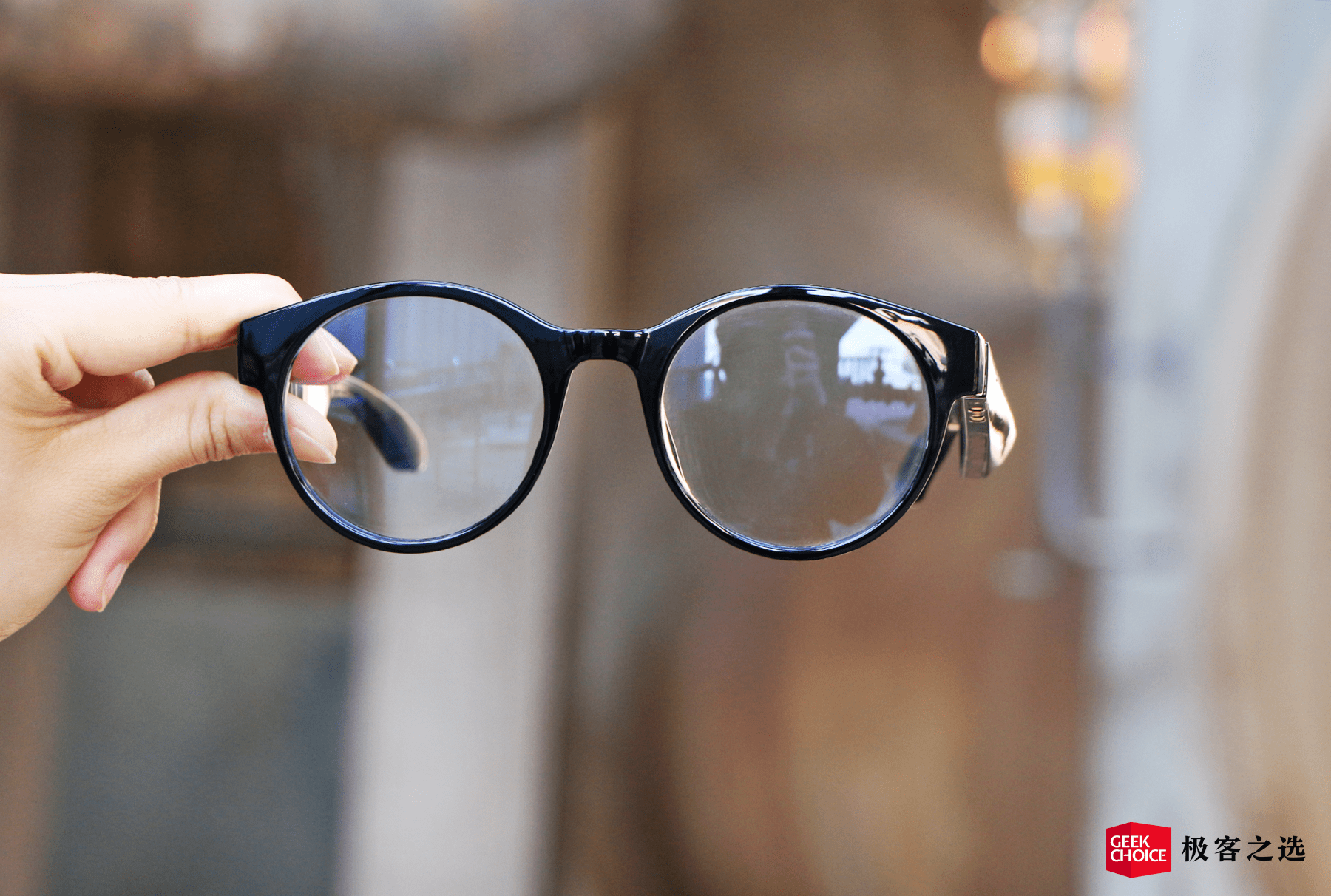 雷蛇天隼智能眼镜上手 低延迟还护眼 仅售 1799 元 雷蛇称