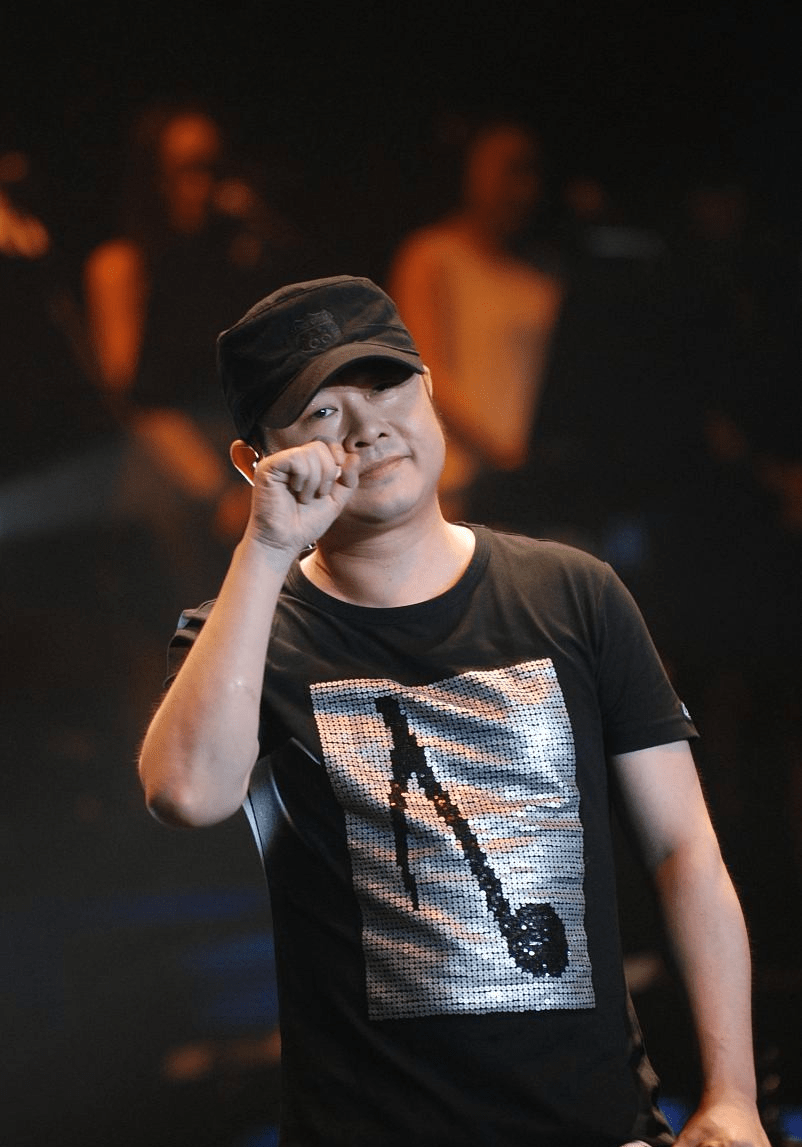 刀郎的帽子好像租来的同款图案衬衫买两件穿搭真够朴素