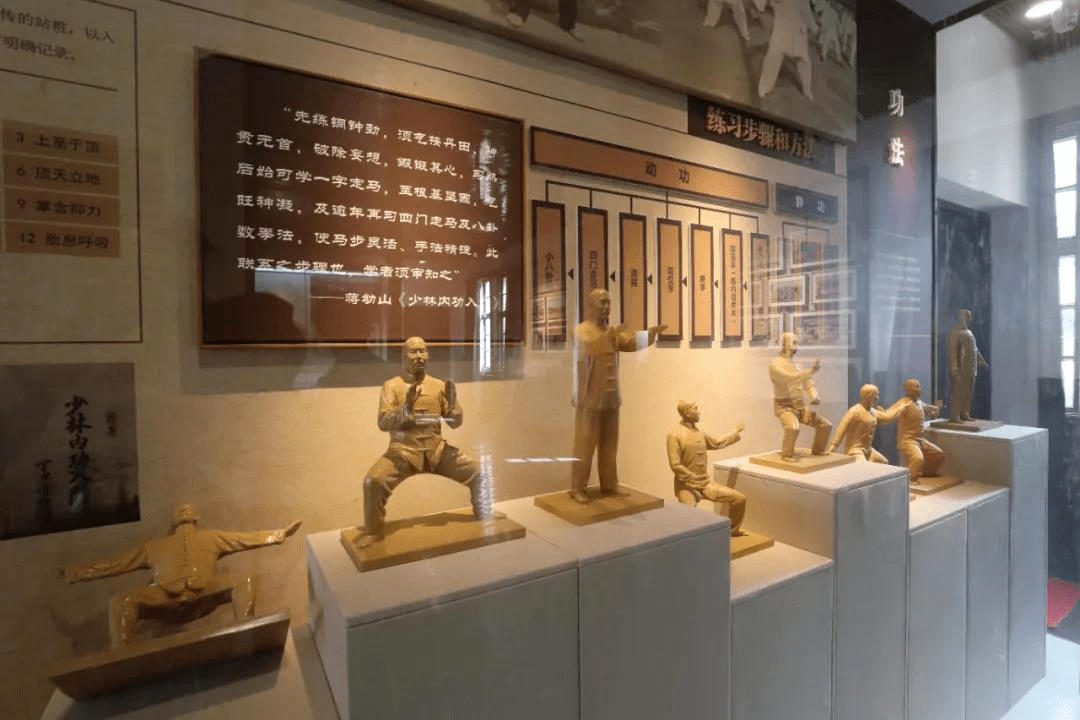 铜钟功介绍主屋第一层重点展示蒋幼山生平事迹,蒋幼山故居所在地松
