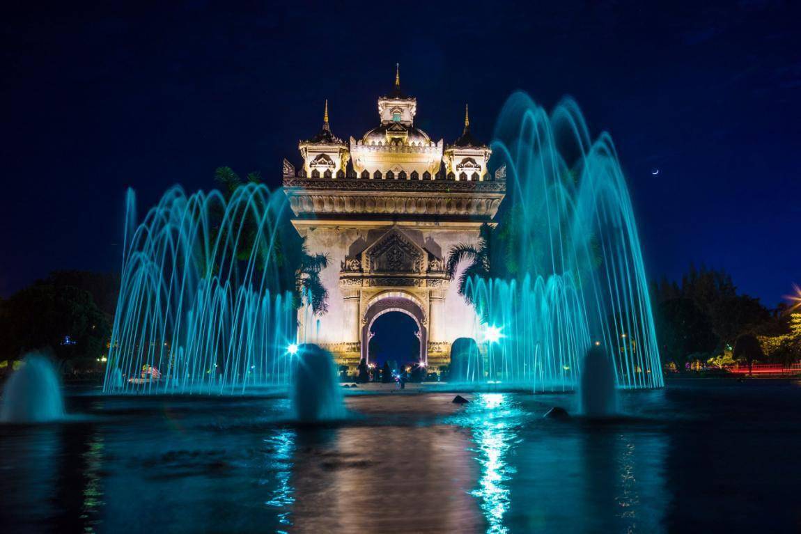 中老建交60年中国送给老挝人民的礼物