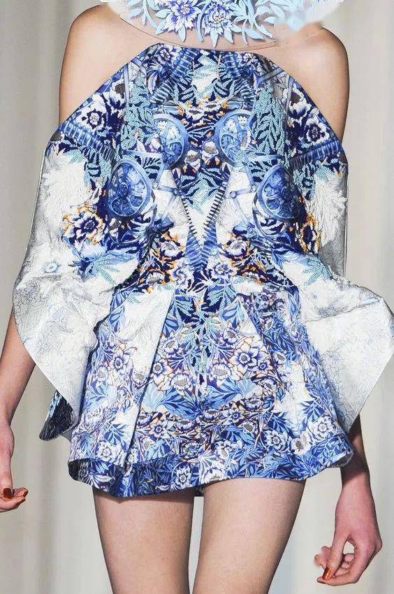 中国传统纹样 "之" 青花纹样!(当衣服染上青花)