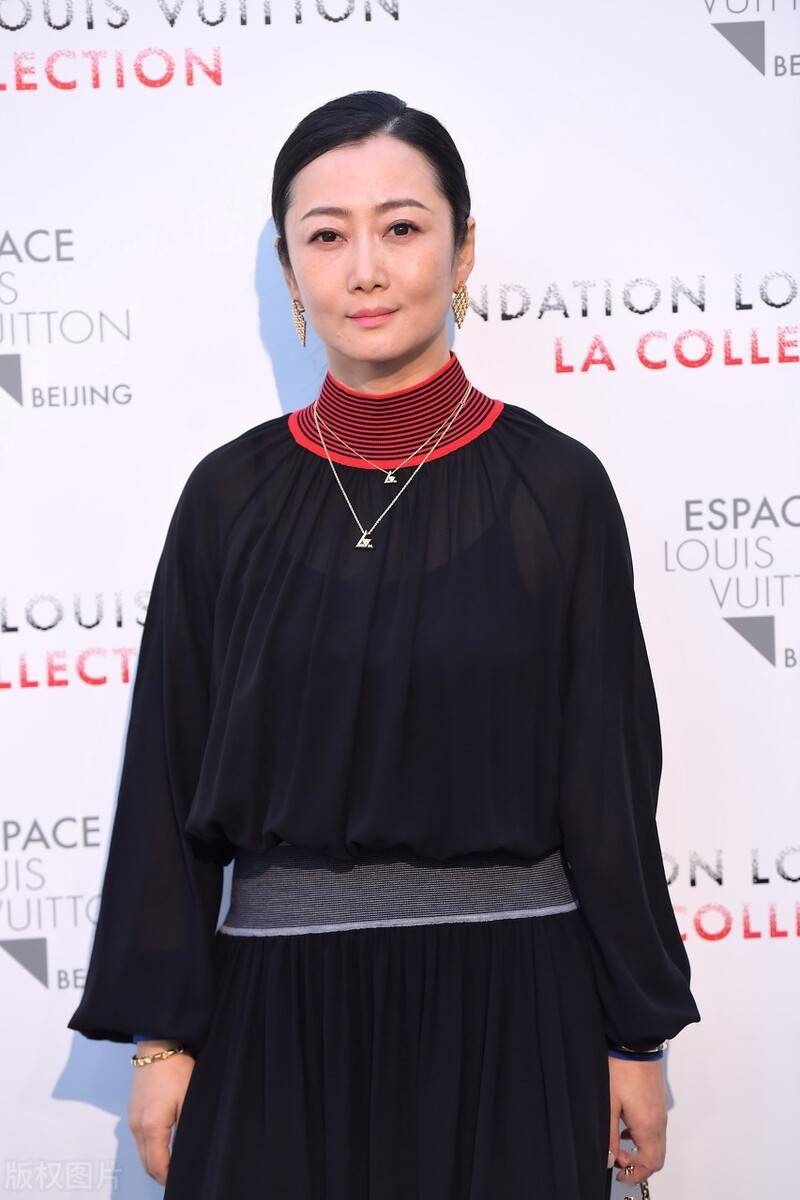 赵涛亮相活动,气质像38岁,风韵犹存