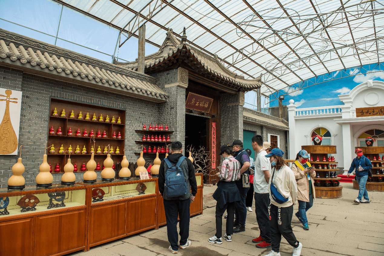 关外第一市:"葫芦文化"吸引国内外中小学生25万人次研学游_古镇