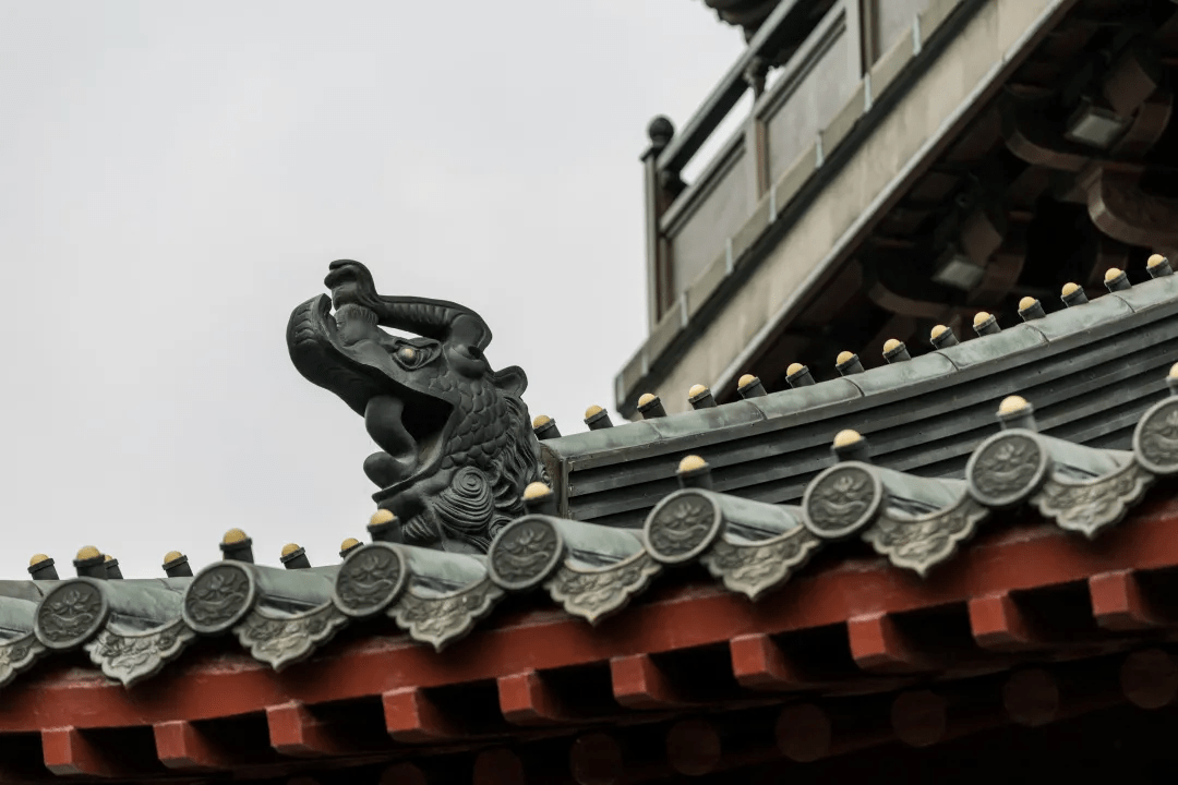 雷峰塔铜瓦图片