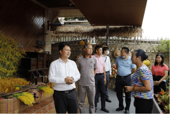 当天下午,东涌镇党委书记邓励金,东涌镇党委委员,副镇长袁润发等一行