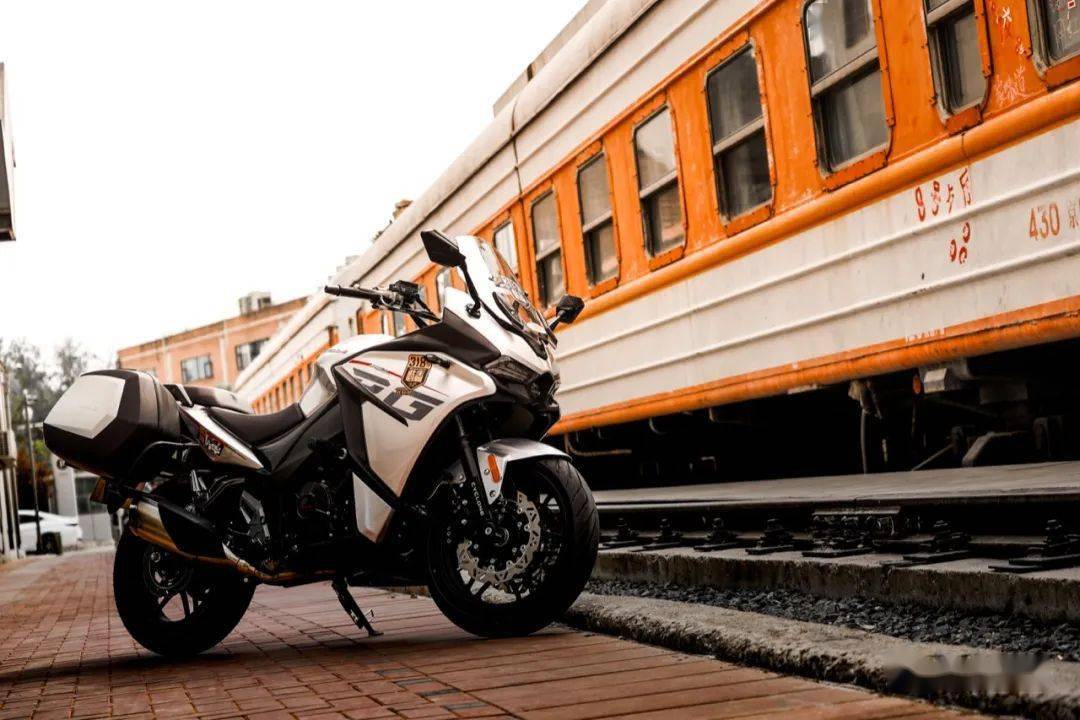 28万元起!公路试驾全新rg3,赛科龙首个gt车型丨把玩