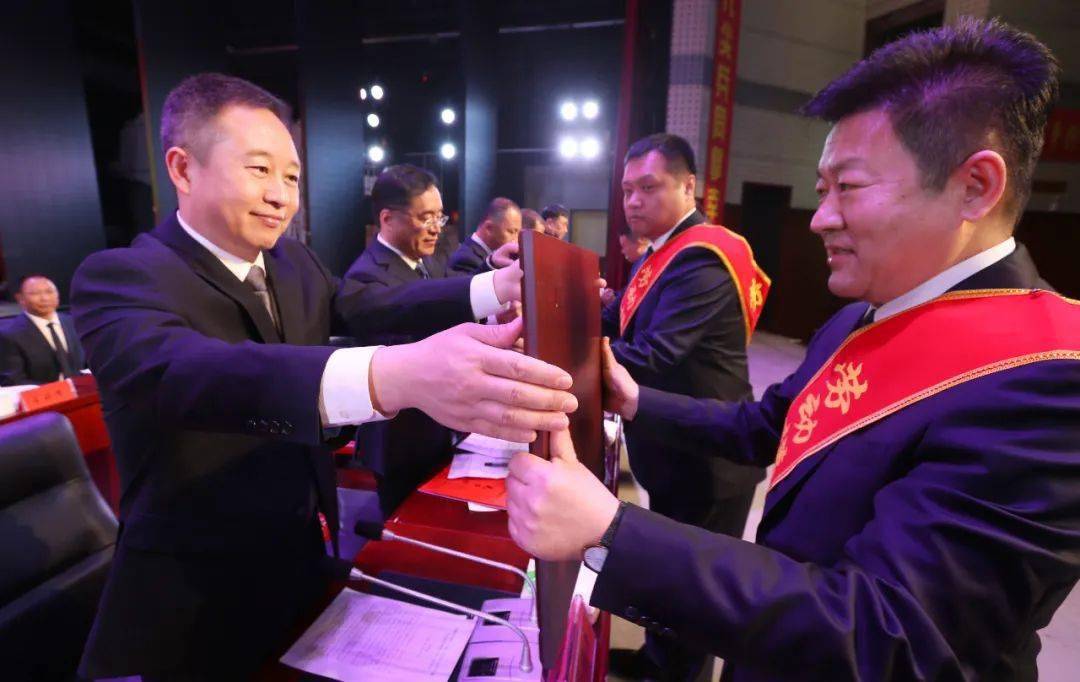 市第十六届劳动模范表彰大会举行张恩亮出席并讲话李洪国主持