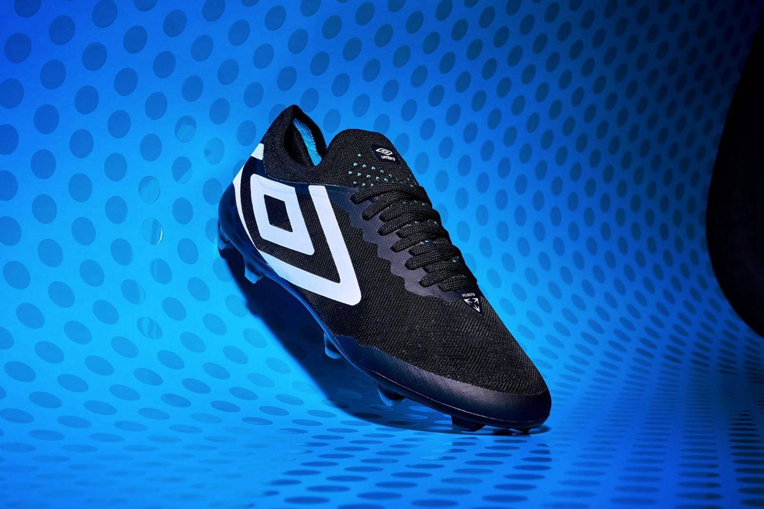 umbro发布新配色velocita6与toccopro足球鞋