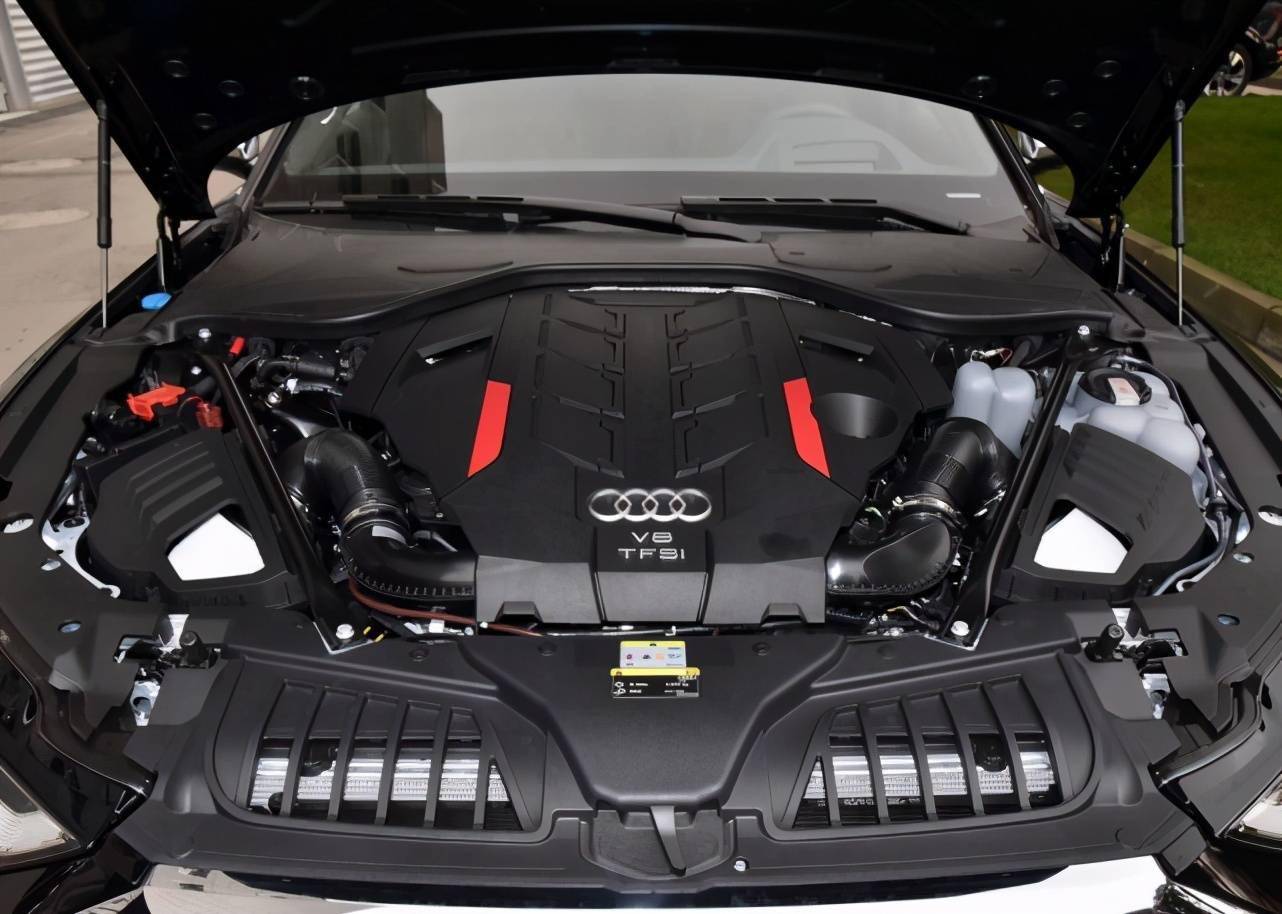 顶端产品奥迪车展镇馆之宝8缸引擎571马力这才是大哥级