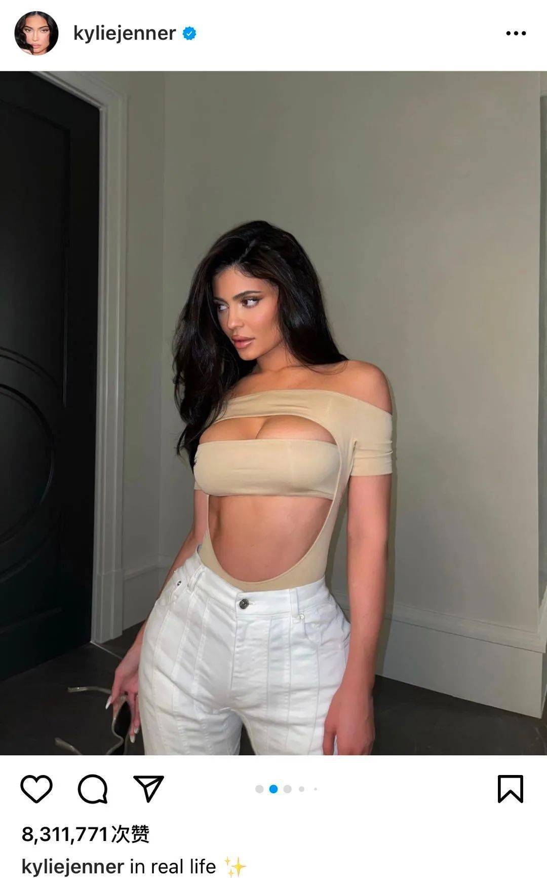 卡戴珊家族未P泳照曝光，好身材都是假的？网友却疯狂点赞..._搜狐网, image size:1080x1731