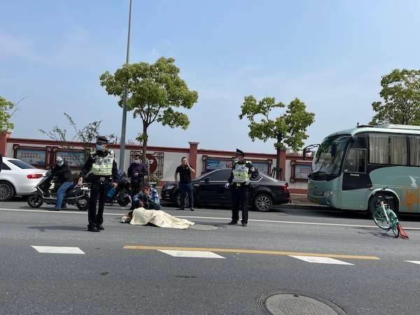 一文,报道了4月5日一二八纪念东路上海市教育学会宝山实验学校(小学部