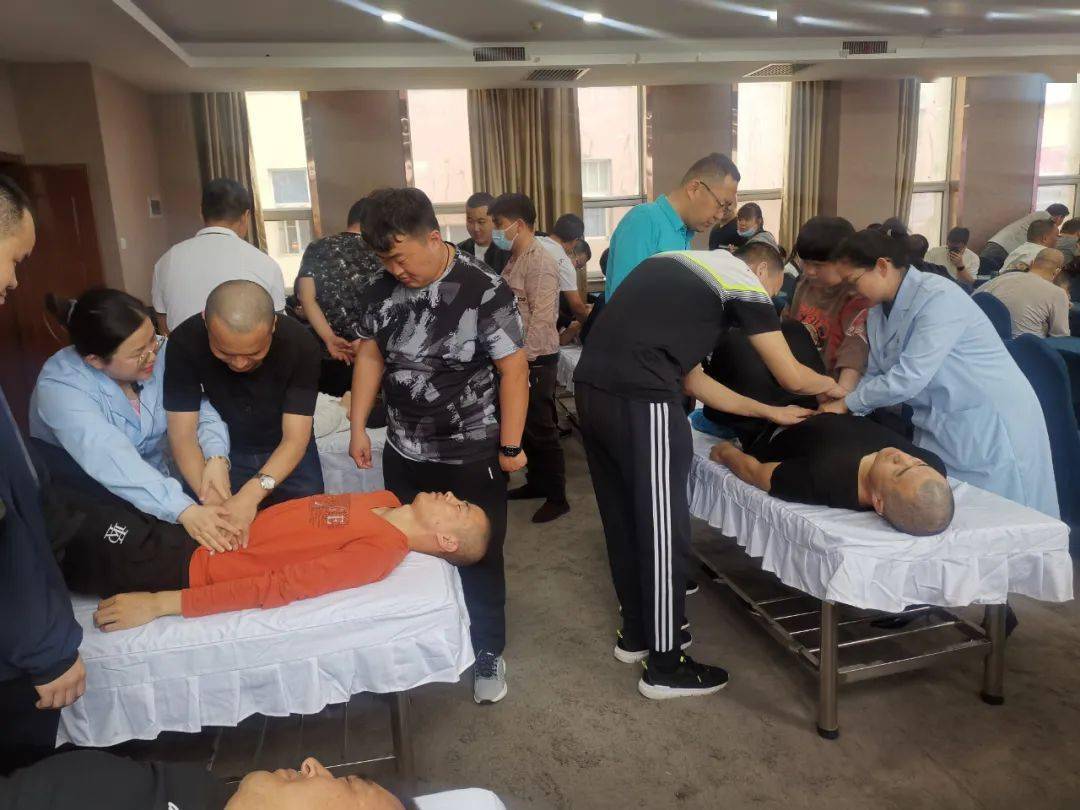 内蒙古特殊职业技术学校举办的"脏腑推拿培训班"开班了