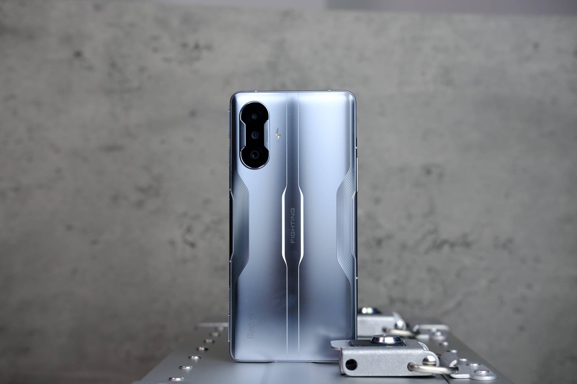 redmik40游戏增强版充满情结的产品堪称2021游戏手机细节狂魔