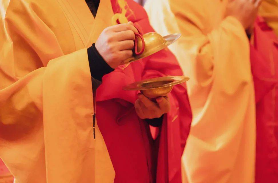 且慢这些法器乃是龙天耳目可以看但别随便动